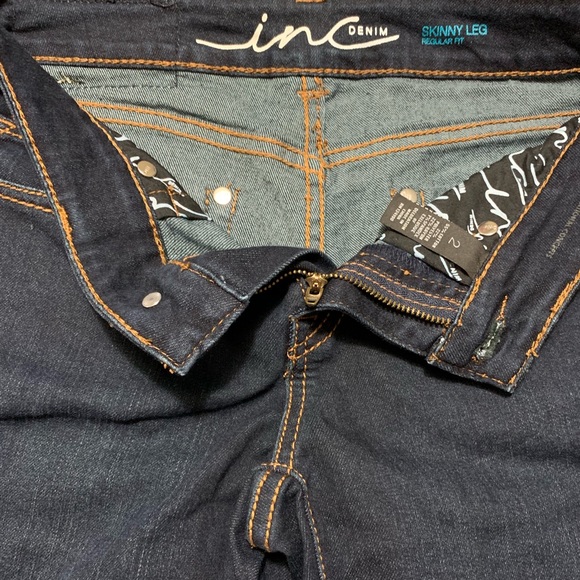 Jeans - Picture 1 of 2